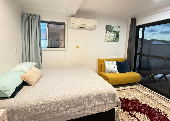 Zen Escape Guest House " Location 2" - Three Listings - Nooky Studio, Serene Loft, Chillax Rest, Zen Garden Tiny Home Brisbane